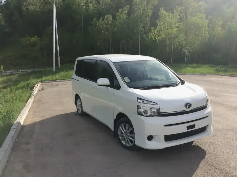 Автомобиль 2005 Toyota Voxy, поездка Геленджик — Краснодар