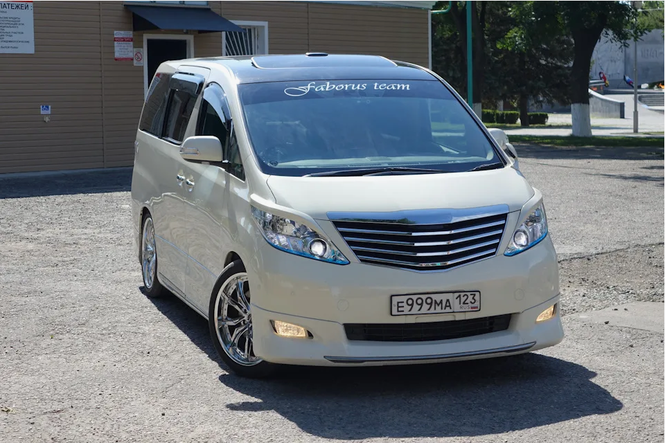 Автомобиль 2018 Toyota Alphard, поездка Керчь — Симферополь